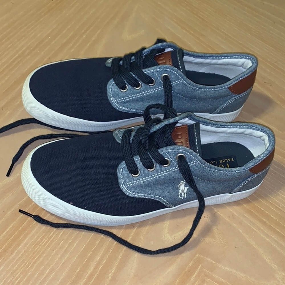 👑Polo Sneakers size 4.5Y woman's 6.5 almost New.